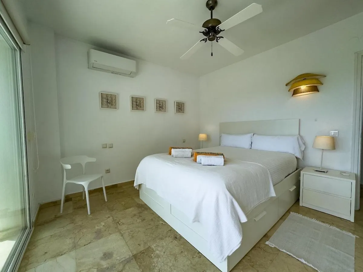 Palm Beach 2F A Stylish Seaside Apartment With Parking 마르베야