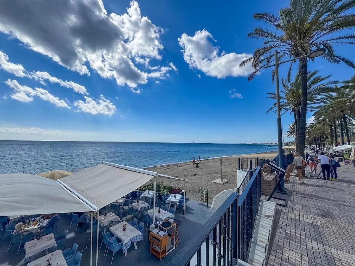 Palm Beach 2F A Stylish Seaside Apartment With Parking 마르베야