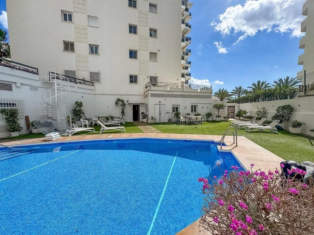 Palm Beach 2F A Stylish Seaside Apartment With Parking 마르베야 0*,