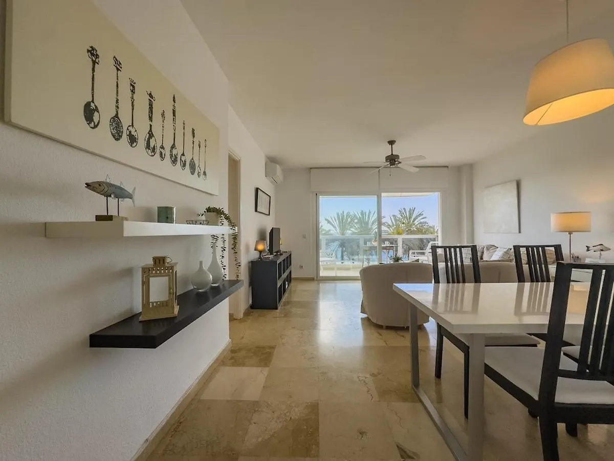 Palm Beach 2F A Stylish Seaside Apartment With Parking 마르베야 스페인