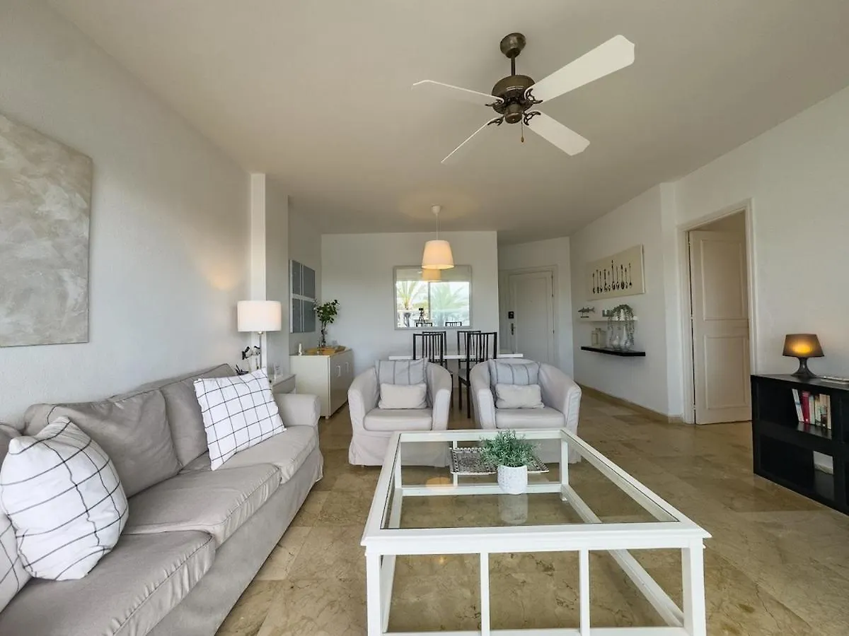 Palm Beach 2F A Stylish Seaside Apartment With Parking 마르베야