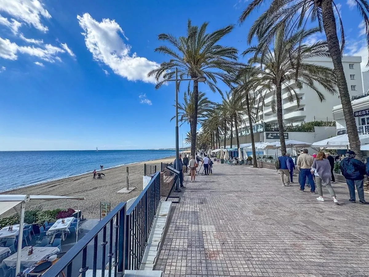 Palm Beach 2F A Stylish Seaside Apartment With Parking 마르베야 0*,