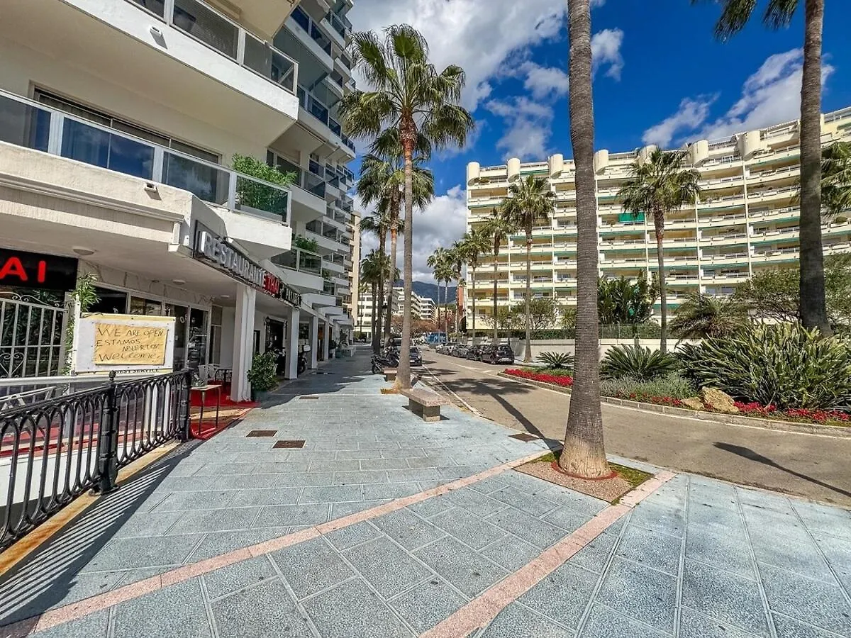 Palm Beach 2F A Stylish Seaside Apartment With Parking 마르베야