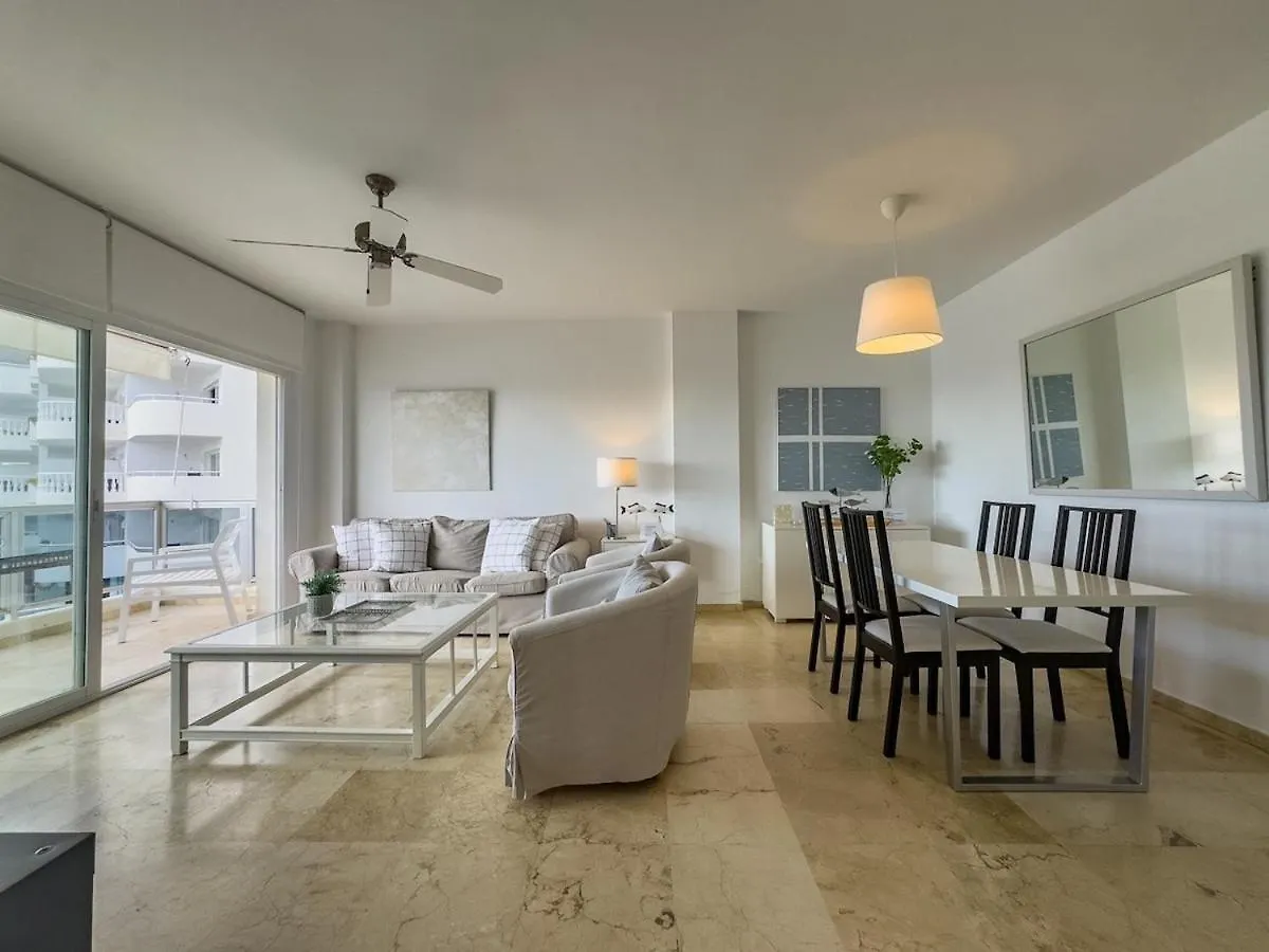 Palm Beach 2F A Stylish Seaside Apartment With Parking Μαρμπέλλα