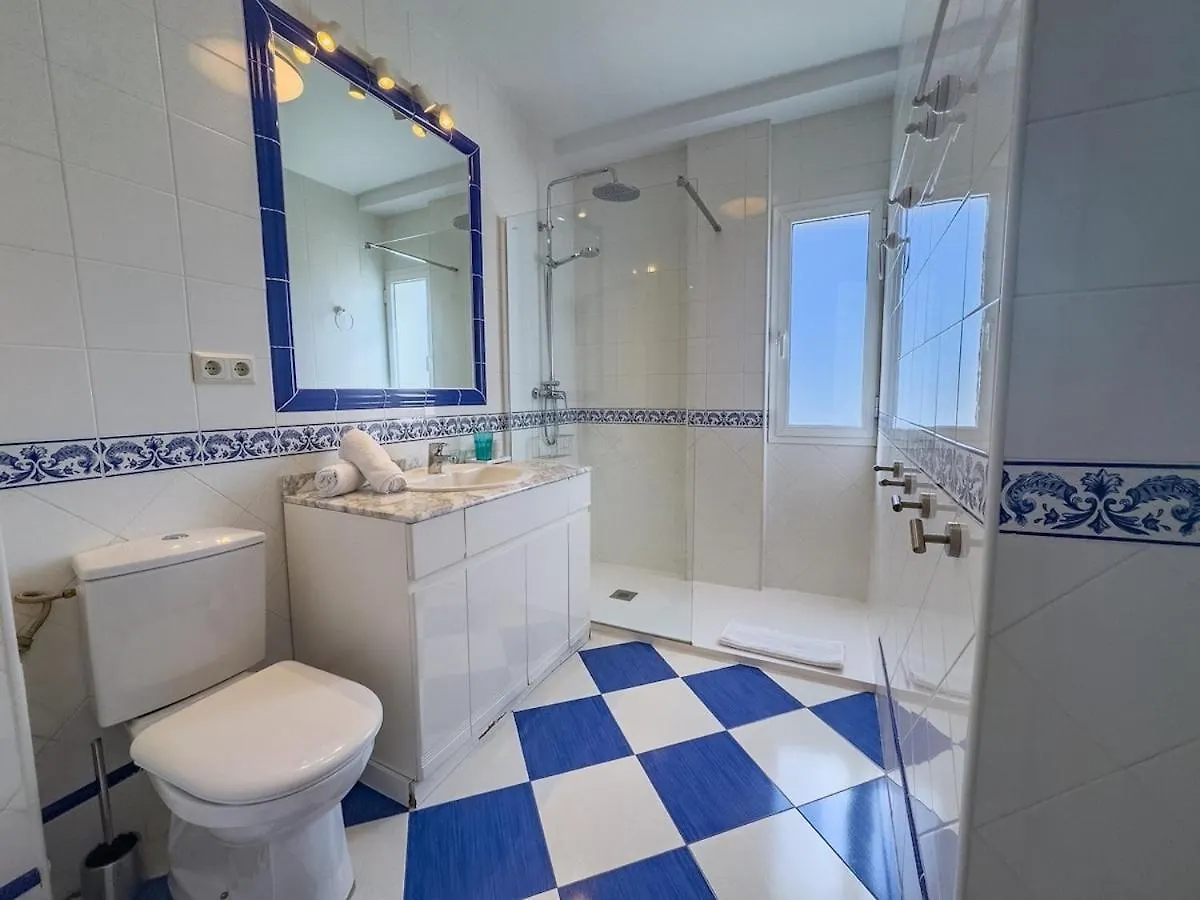 Palm Beach 2F A Stylish Seaside Apartment With Parking Μαρμπέλλα