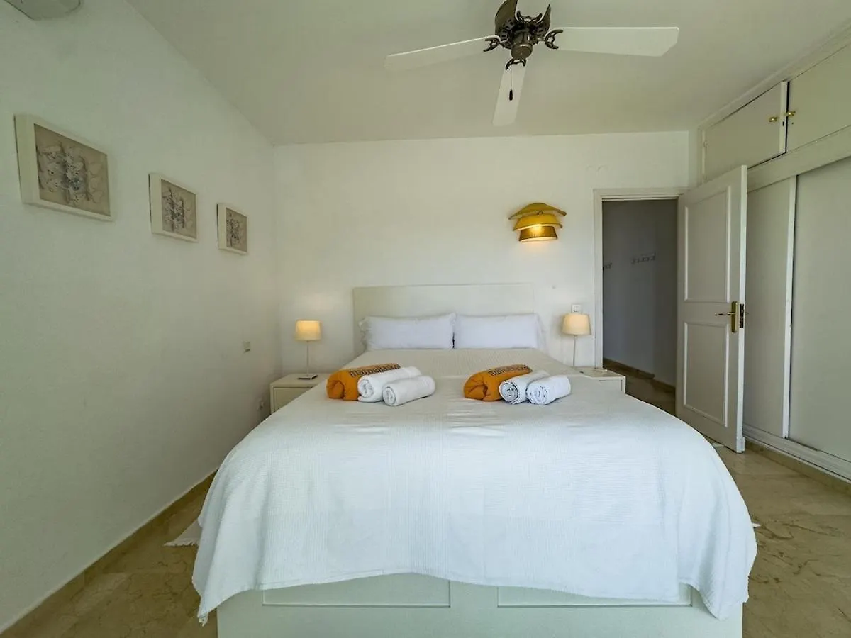 Palm Beach 2F A Stylish Seaside Apartment With Parking Μαρμπέλλα